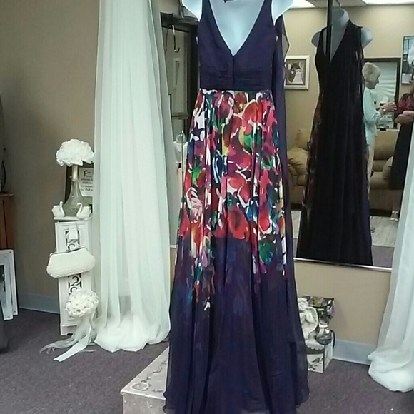 Prom dress - Picture 4 of 8